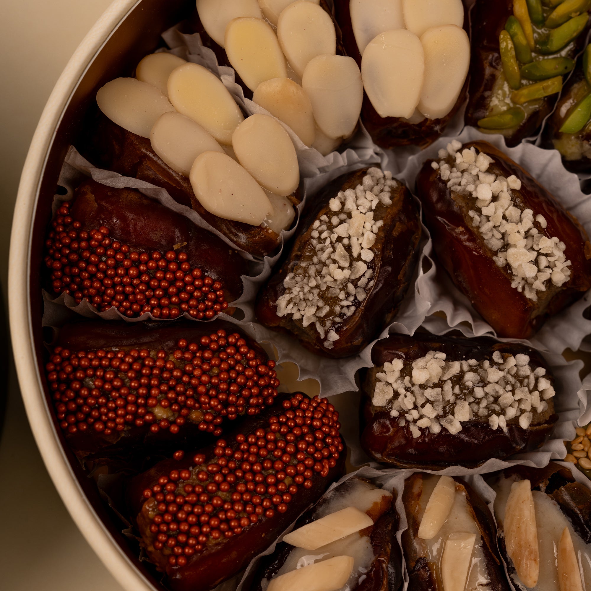 MIXED DATES OVAL TRAY